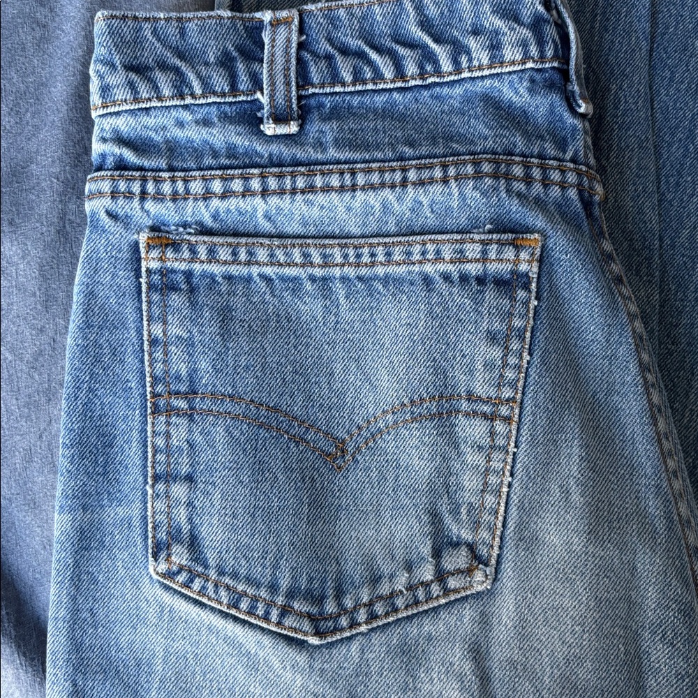 Vintage Levi's Men's Straight Jeans in Faded Blue - Picture 11 of 12